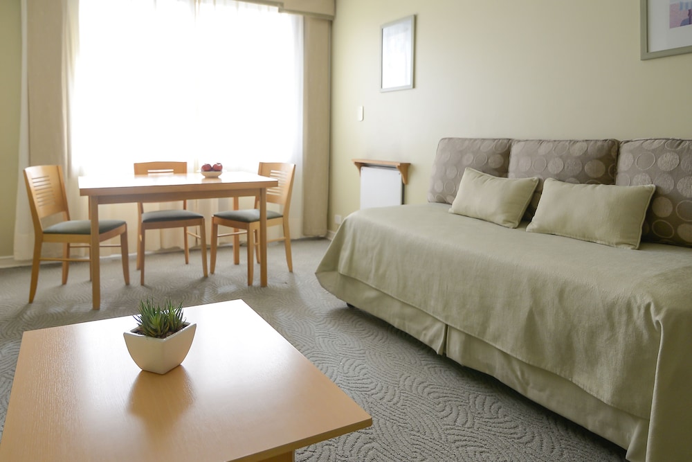 Portal Plaza Suites 33/50