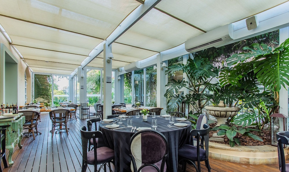 restaurant cafeteria