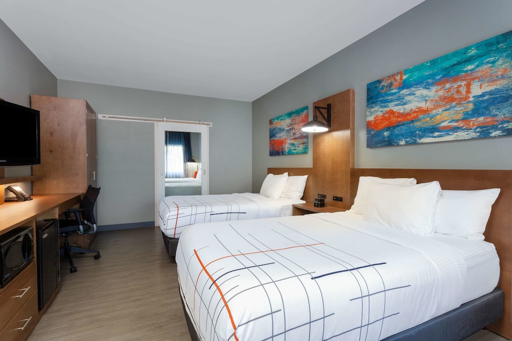 La Quinta Inn Suites By Wyndham Ft Myers Sanibel Gateway 21/58