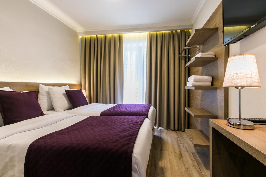 River View Twin Room: