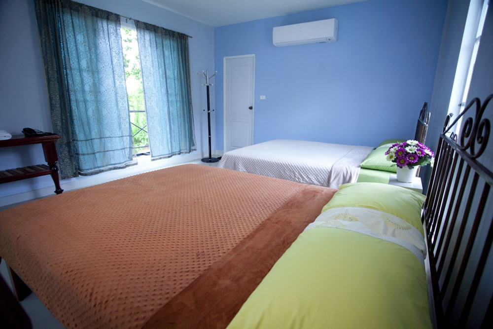 ROOM, POOL VIEW