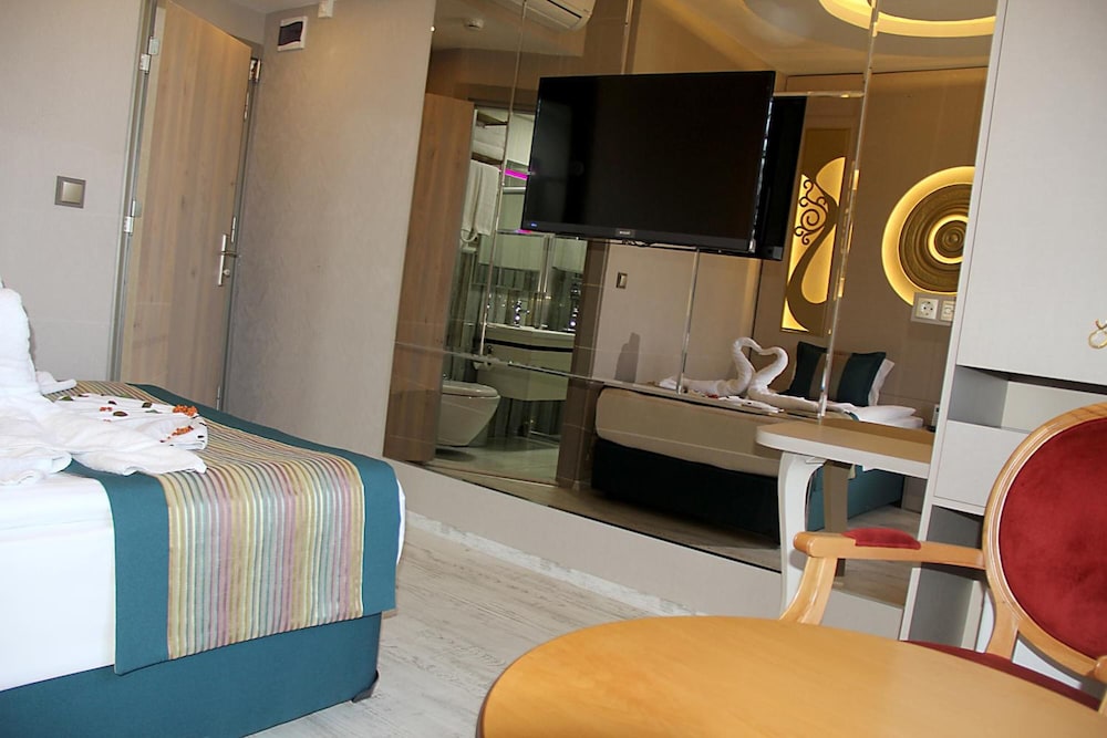 Nun Otel 44/50