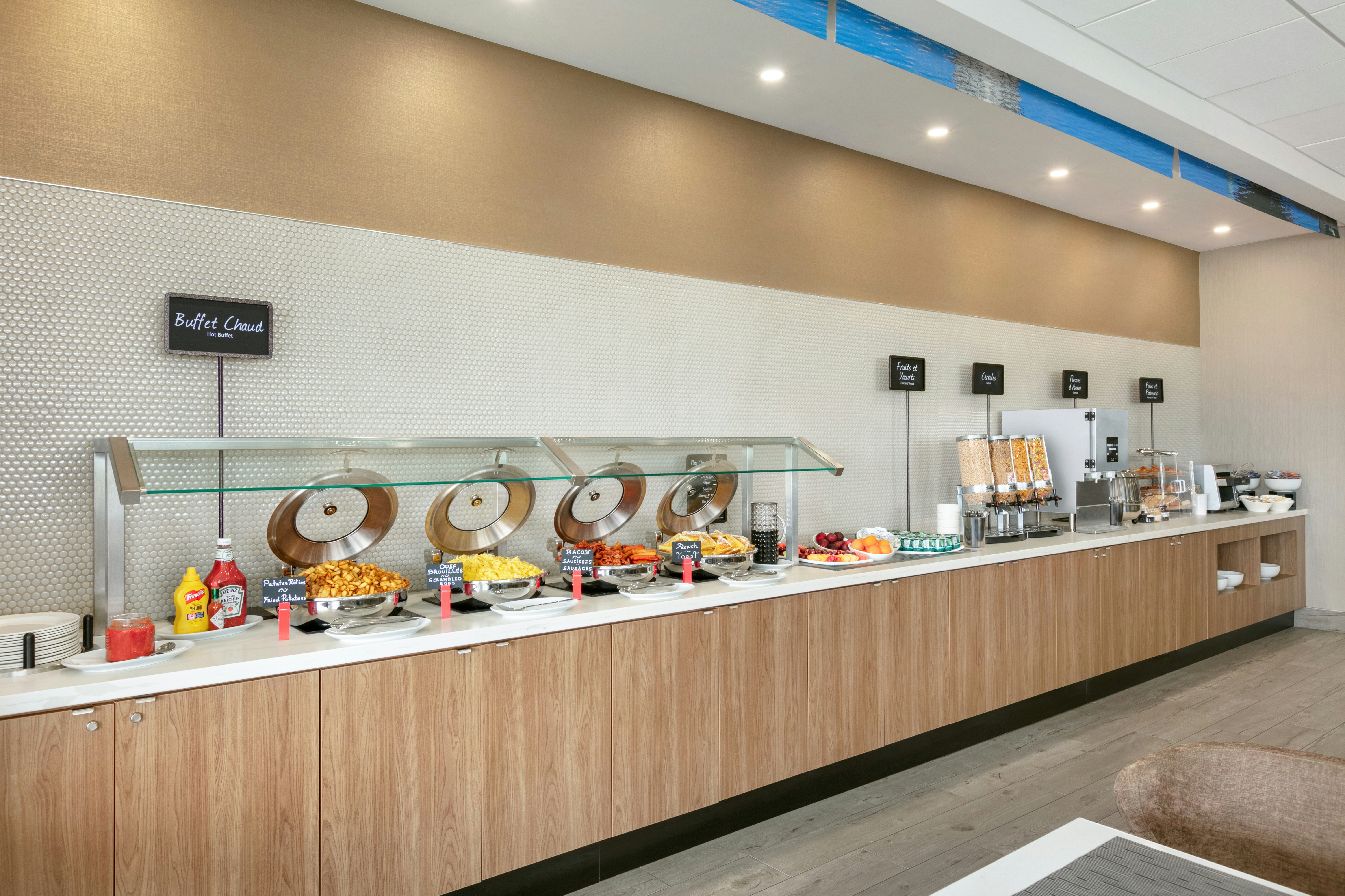 Embassy Suites By Hilton Montreal Airport 17/23