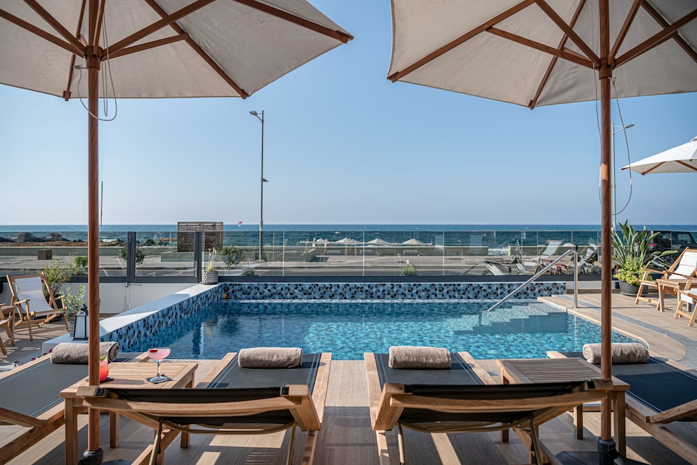 Calla Luxury Seafront Suites 19/50