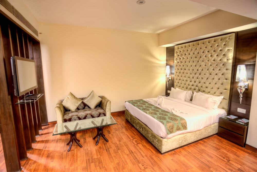Mercure Chandigarh Tribune Chowk 26/66