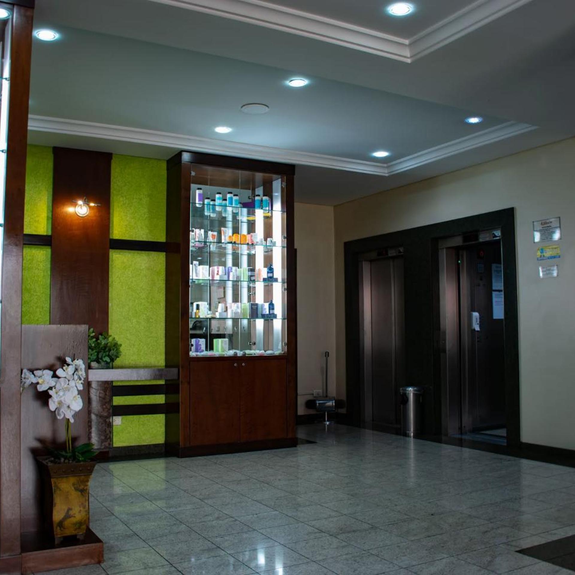 Hotel Exclusivo 8/27