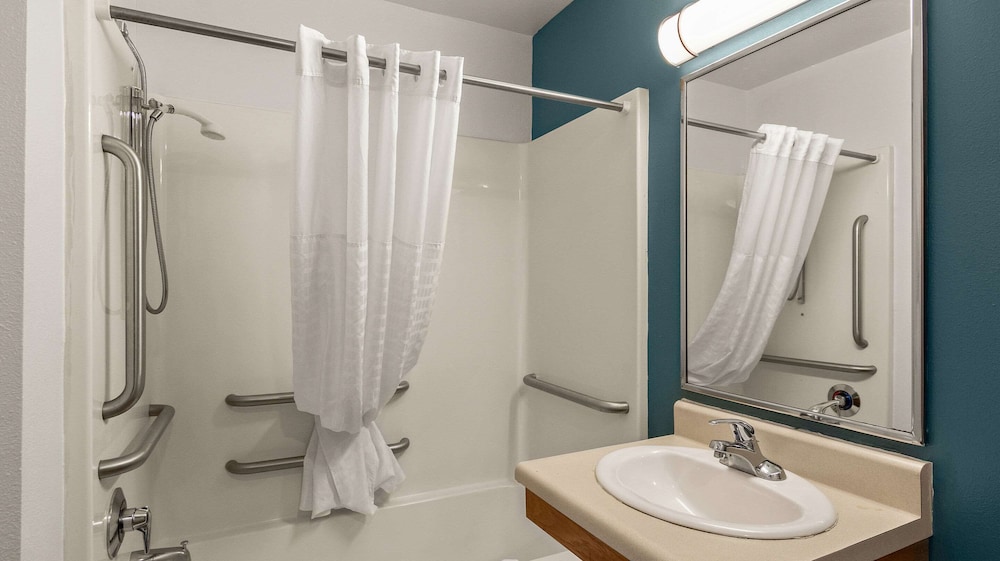 WoodSpring Suites Evansville East 18/21