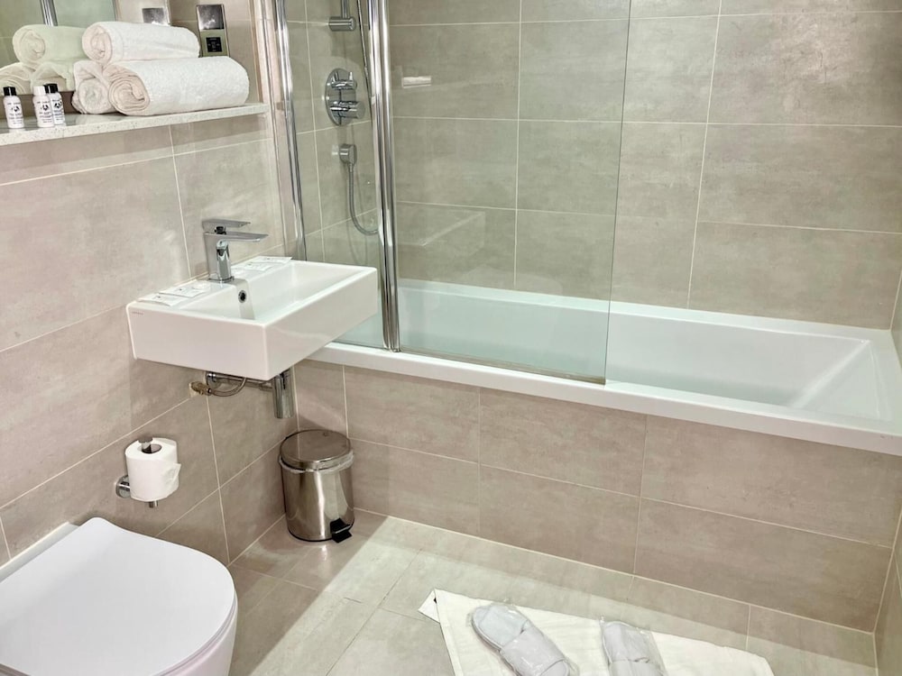 Axiom Park Hotel 48/50