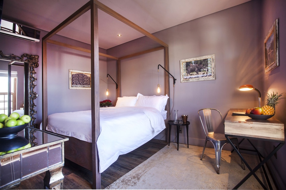 The Grey Hotel 20/78