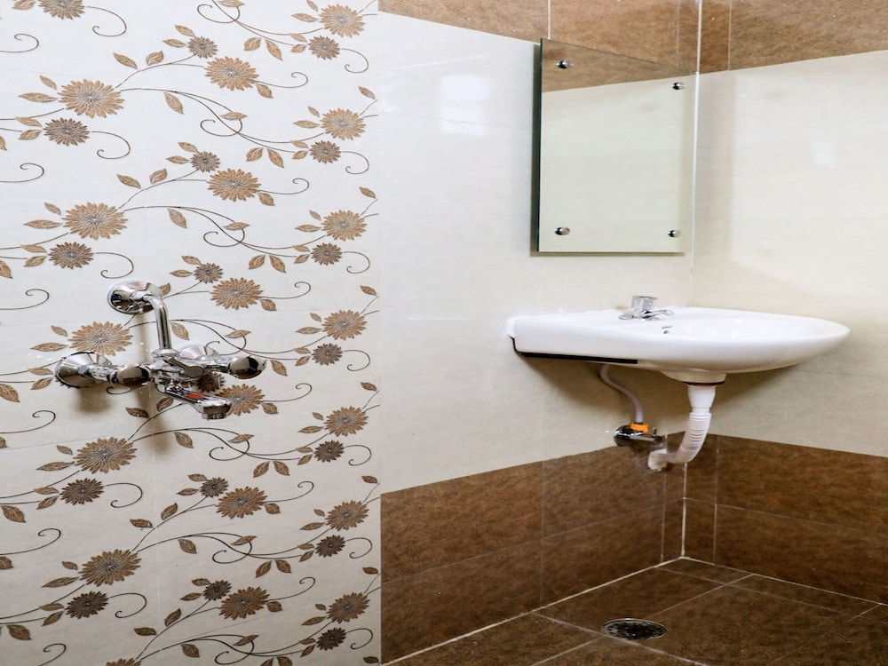 Oyo 13746 Mint Leaves 19/20