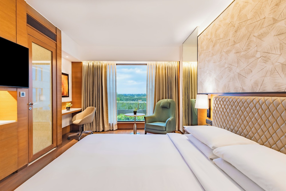 Hyatt Pune 18/70