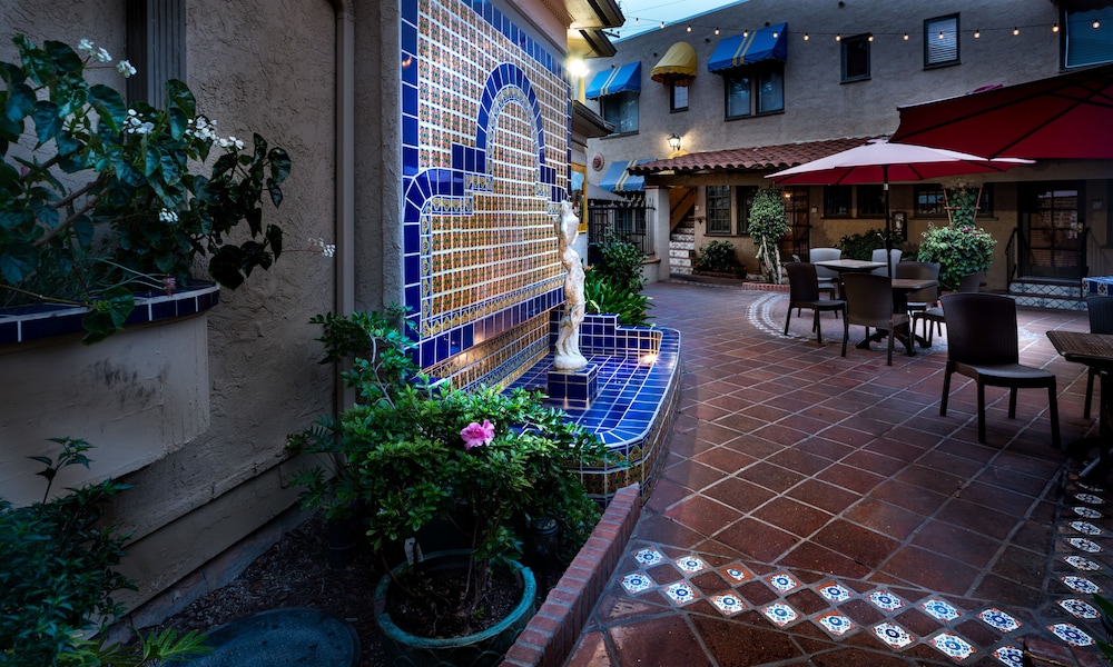 El Cordova Hotel 52/64