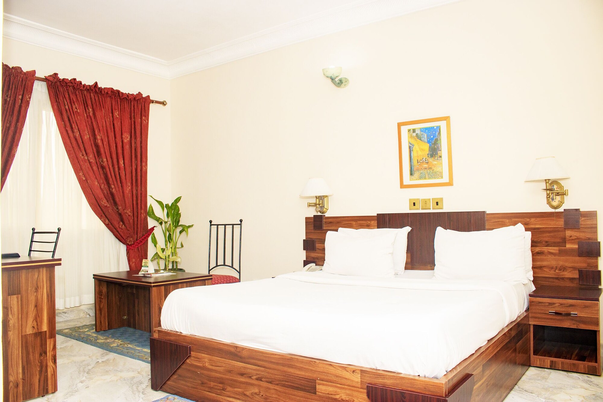 Standard, Queen Bed