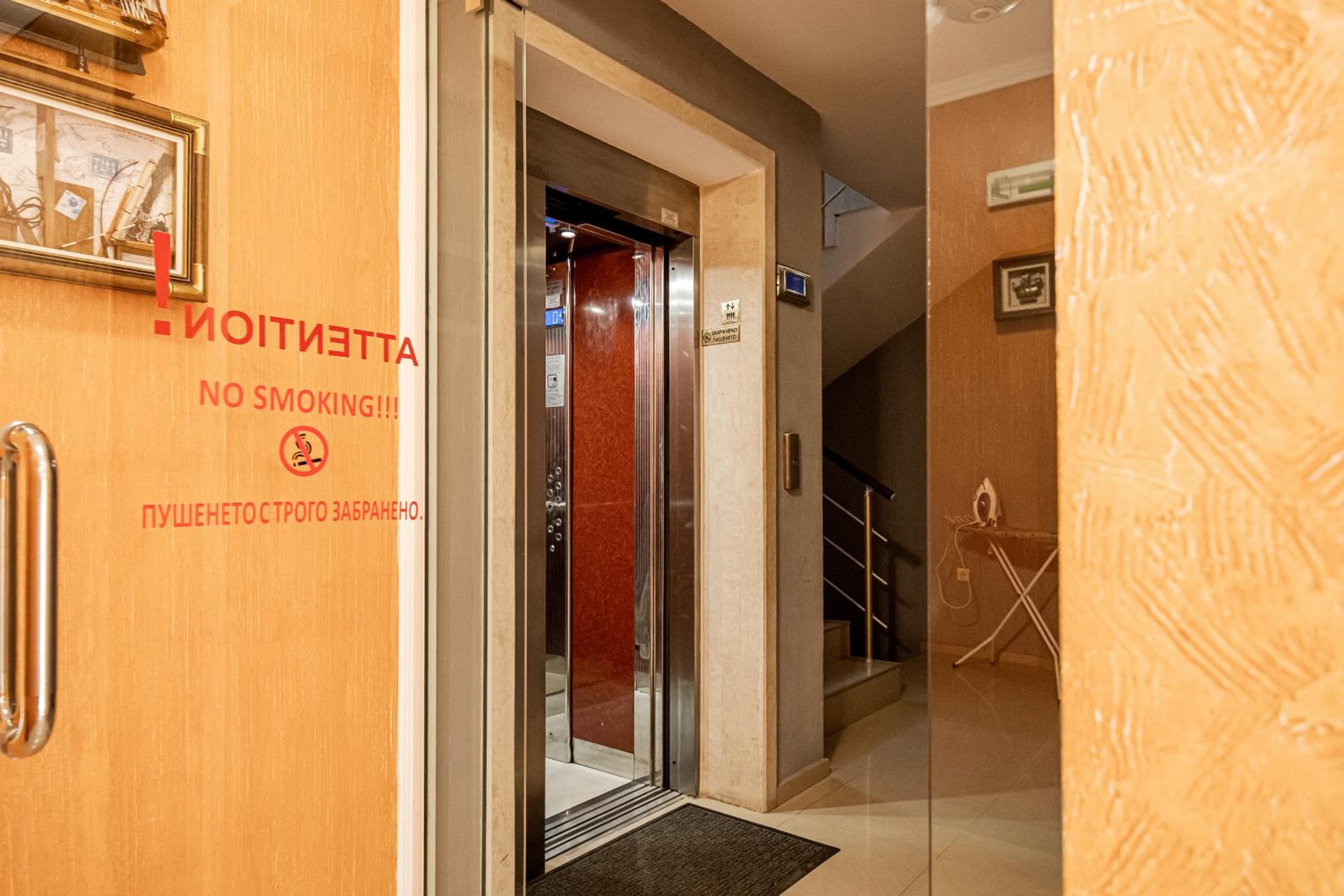 Hotel Paros 9/50