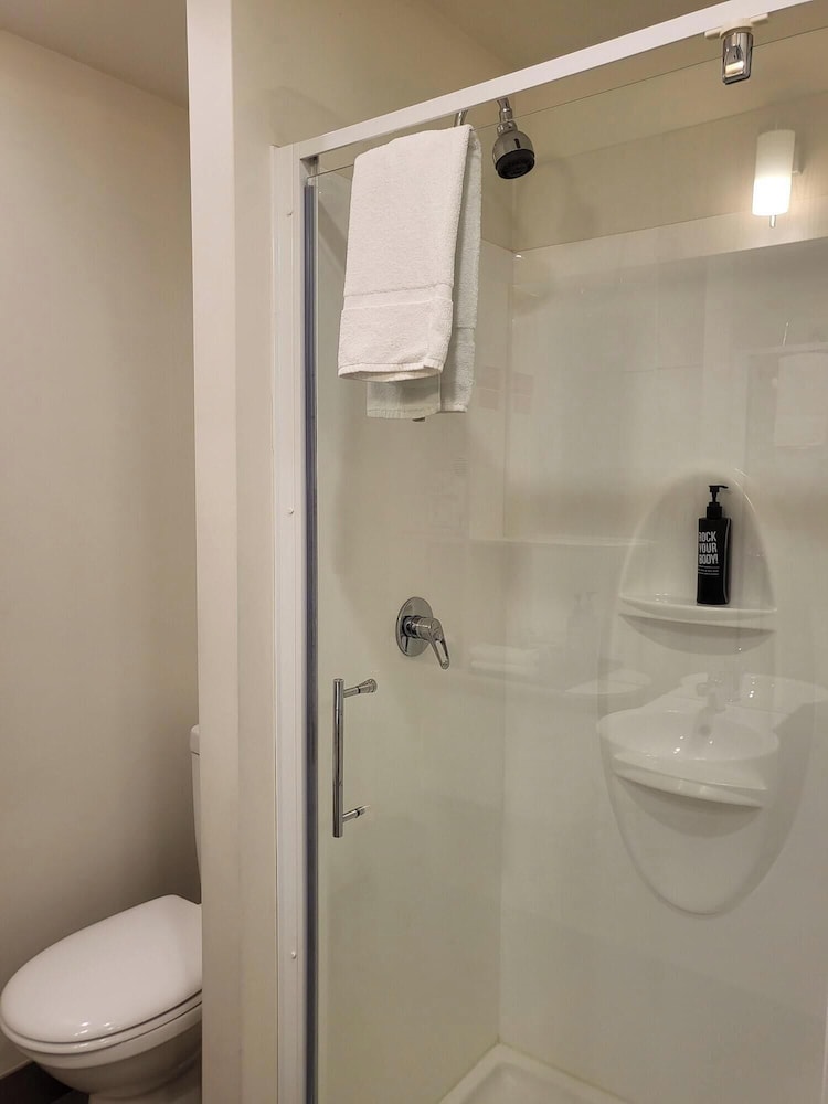Ibis Sydney Barangaroo Hotel 69/70