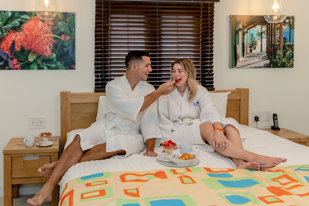Amsterdam Manor Beach Resort 40/72