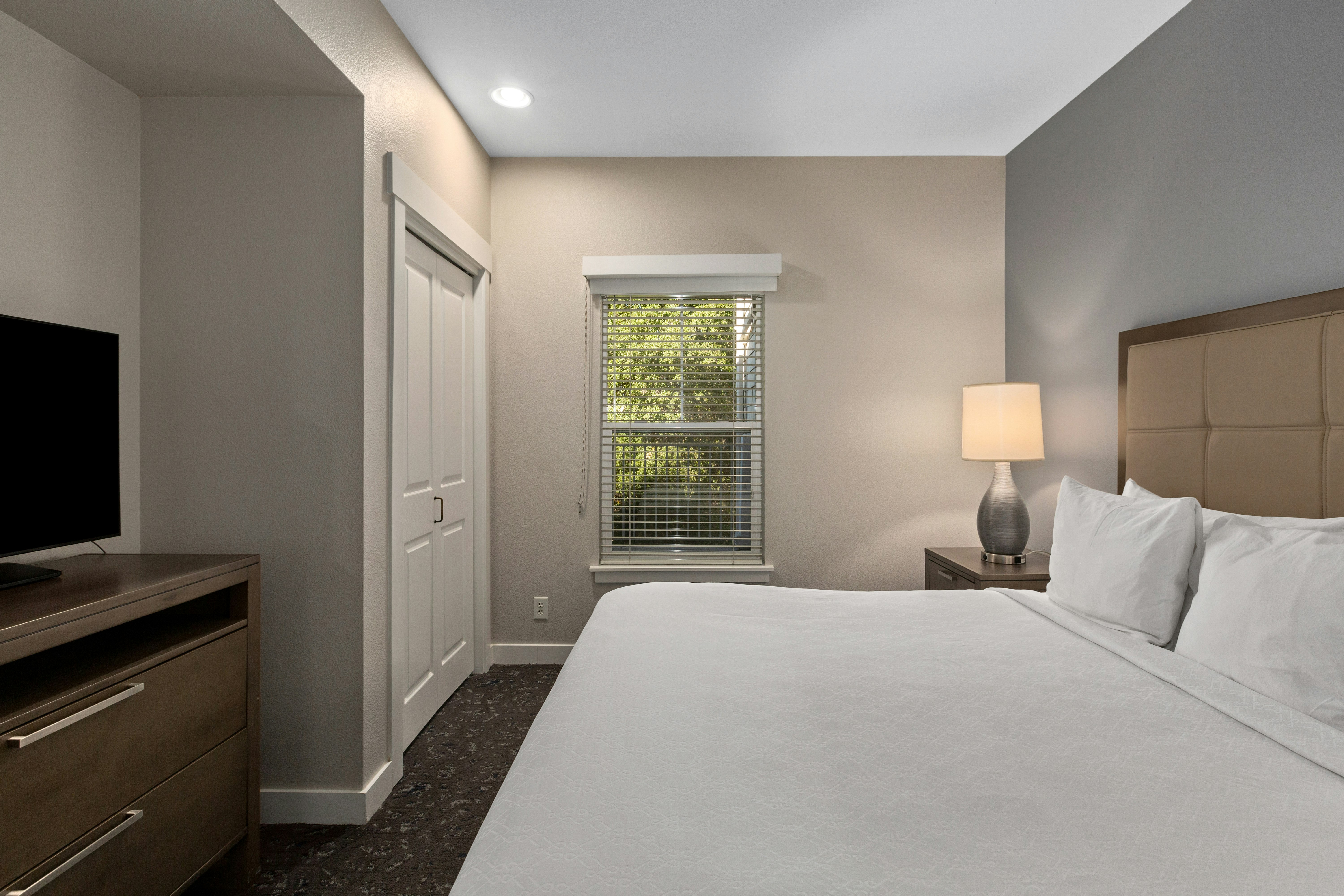1 Bedroom, Condo