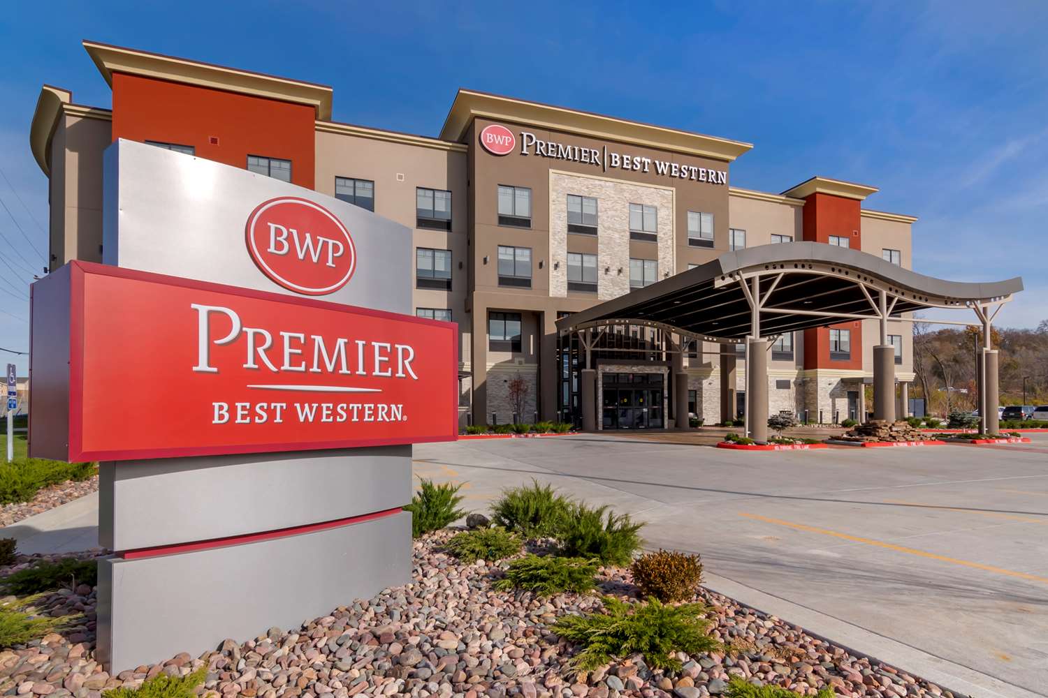 Best Western Premier Liberty Inn & Suites 7/48