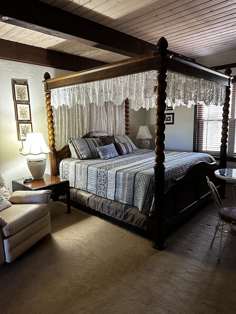 Arizona Mountain Inn and Cabins 13/50