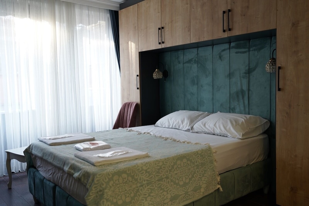 Middle Village Suite Hotel 7/39