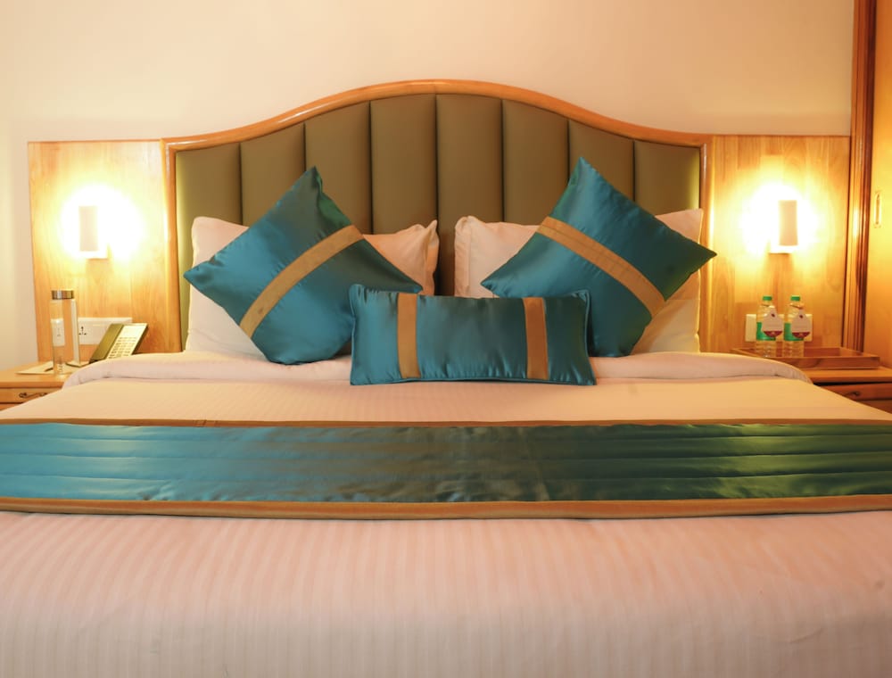 Suite, Double Bed, Sofa, The Manali Inn 7/10