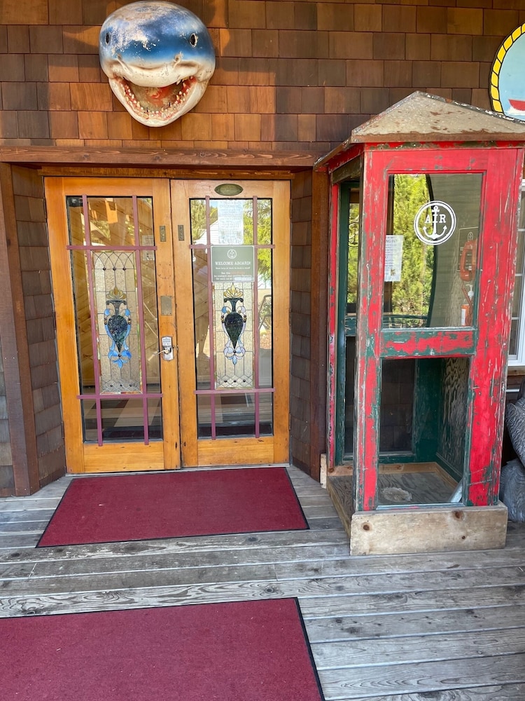 Anchor Inn Resort 8/50