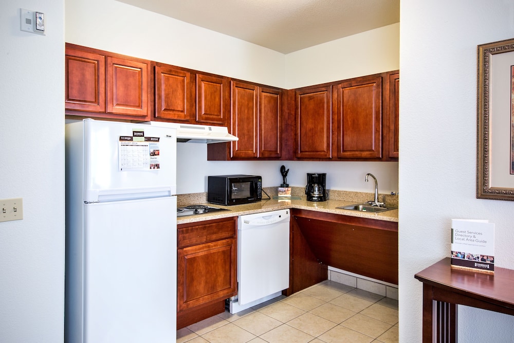 STAYBRIDGE SUITES ROCKFORD 62/73