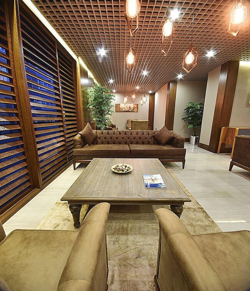 The Elegant Hotel 27/50