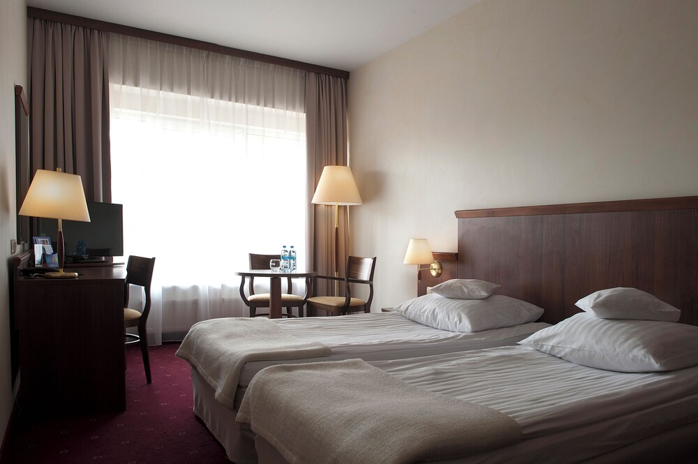 ECONOMY, TWIN BEDS