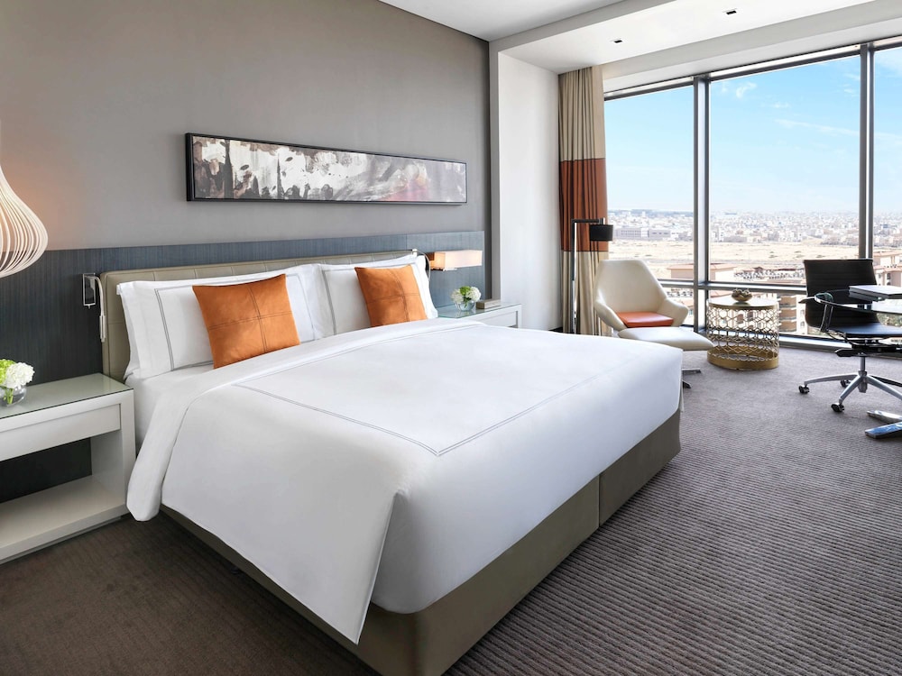 FAIRMONT, KING BED