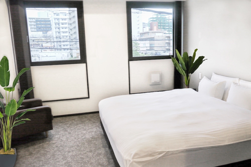 BASIC, KING BED, PRIVATE BATHROOM