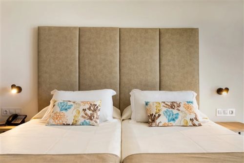 Room, Double or Twin Bed, Lateral Side Sea View