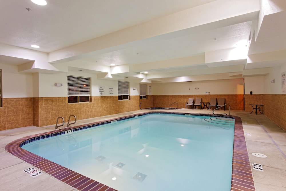 Holiday Inn Express Hotel And Suites Newport 33/76