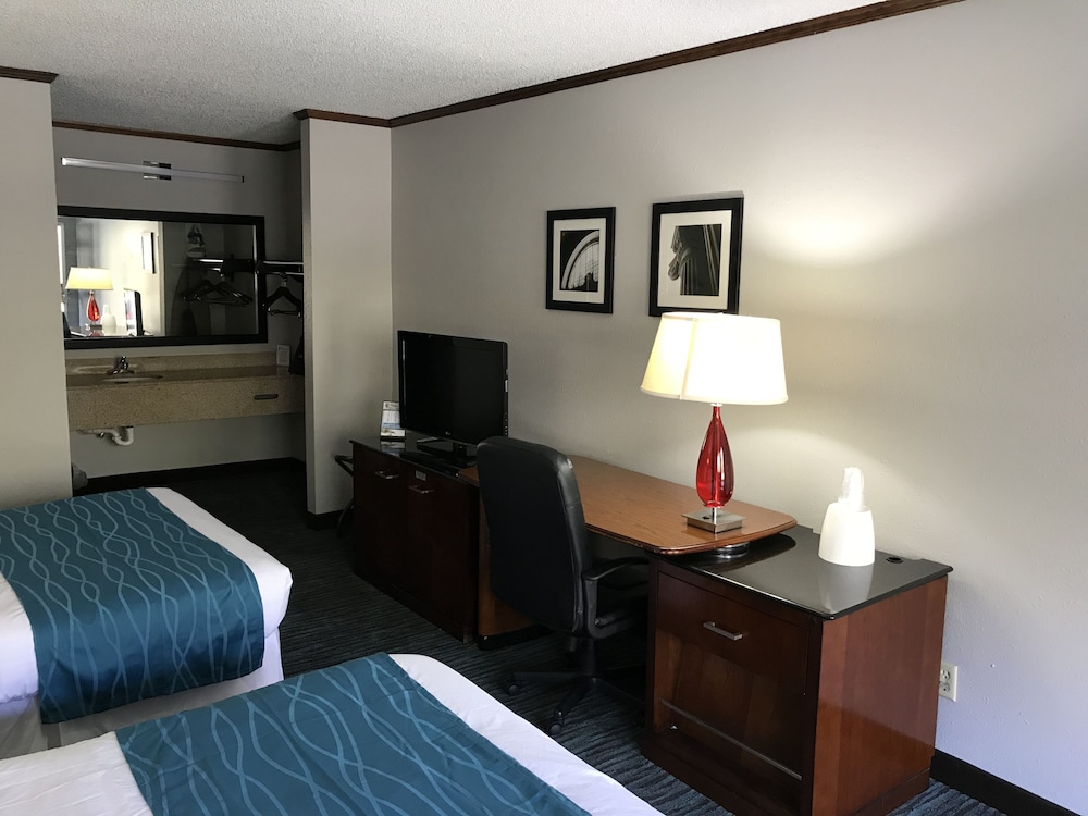 Days Inn by Wyndham Foley 17/33