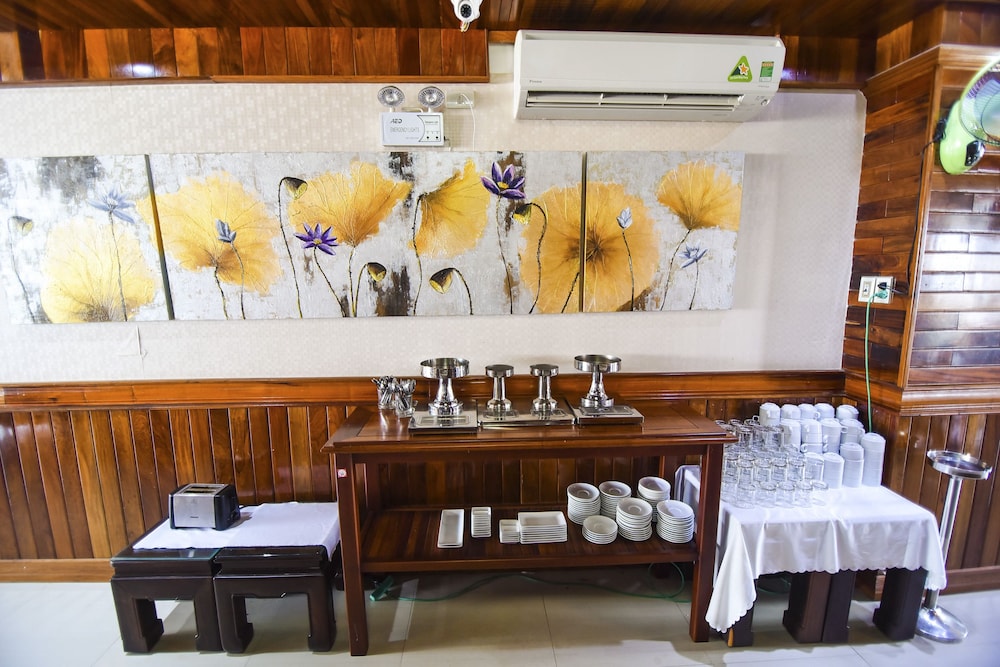 San San Hotel 13/66