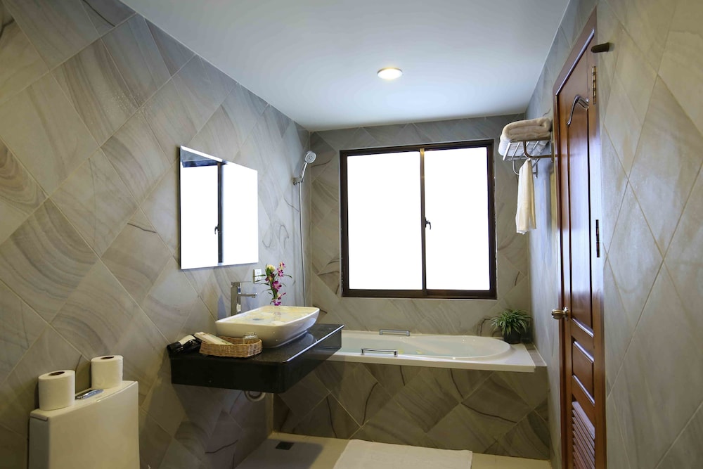Holy Angkor Hotel 62/65