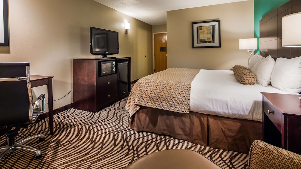 Best Western Plus Lonoke Hotel 16/32