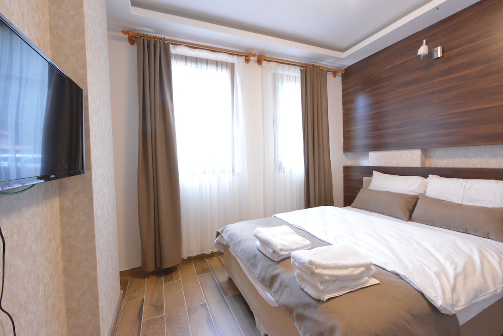 Hirande Hotel 15/50
