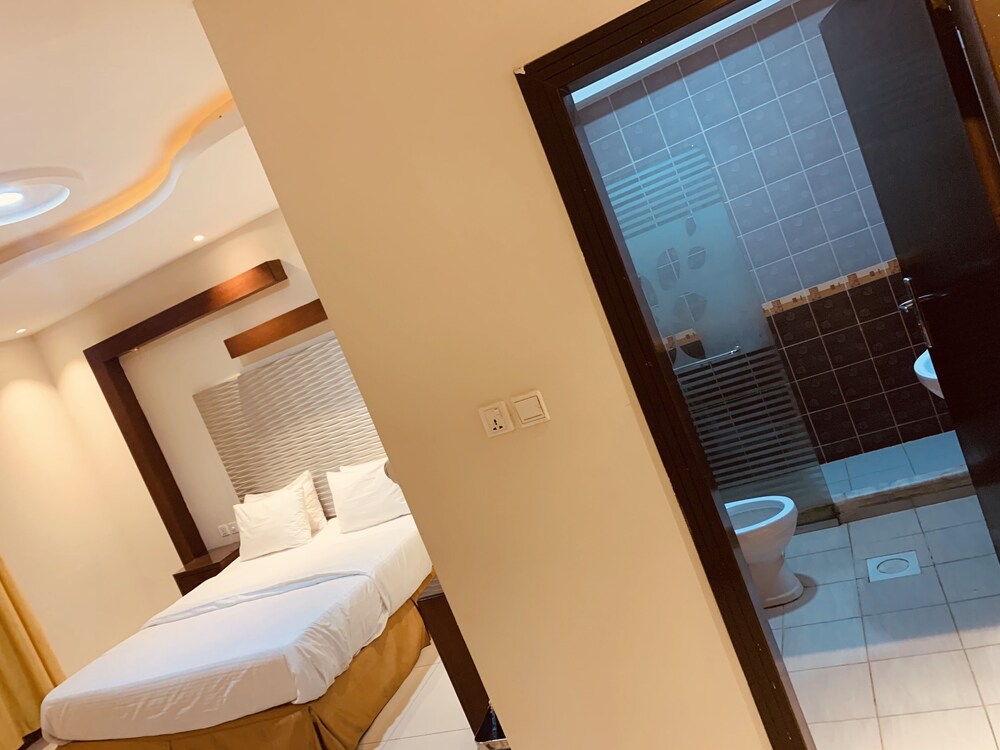 أجنحة طوق(Tooq Suites) 50/50