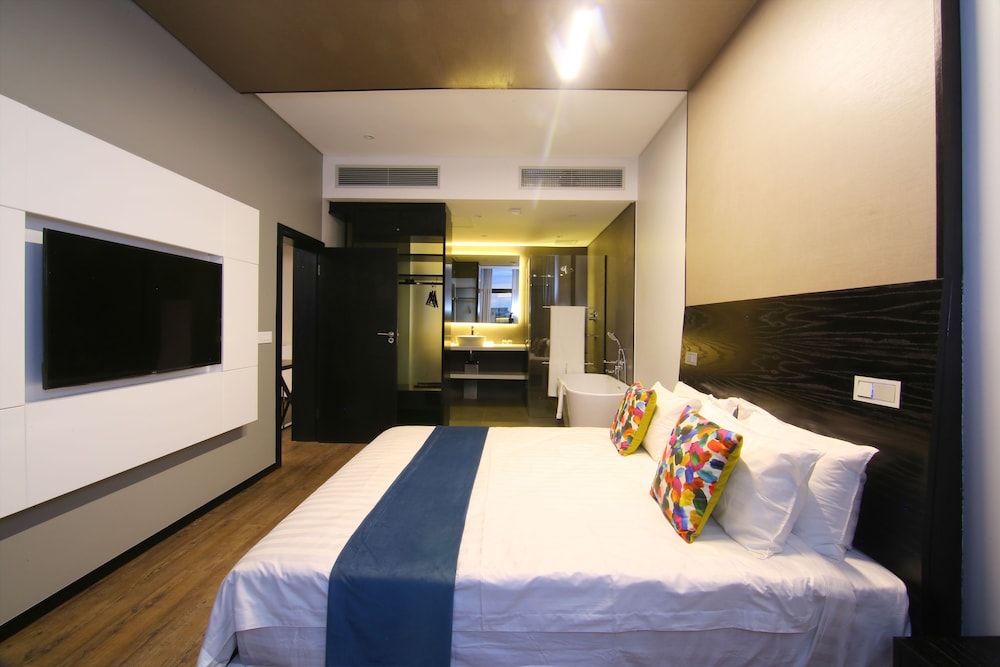 Room50two 13/62