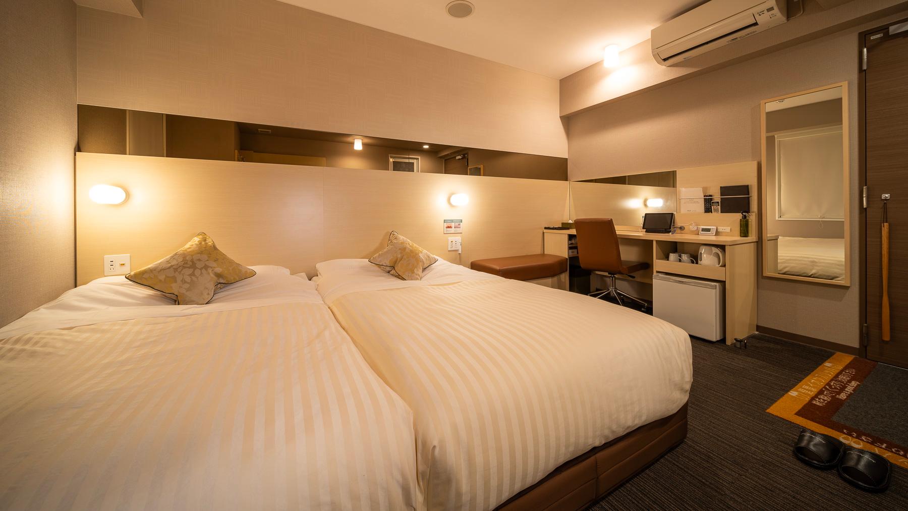 Semi Room, Hollywood, Standard, Twin Beds, 2 Semi Double Beds