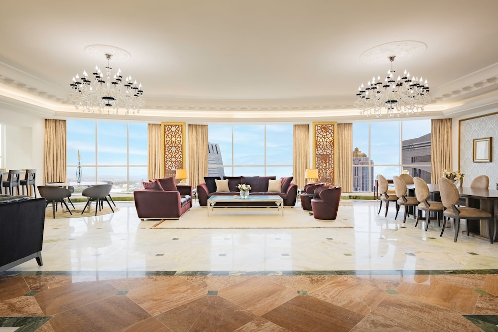 Dusit Hotel And Suites 46/64