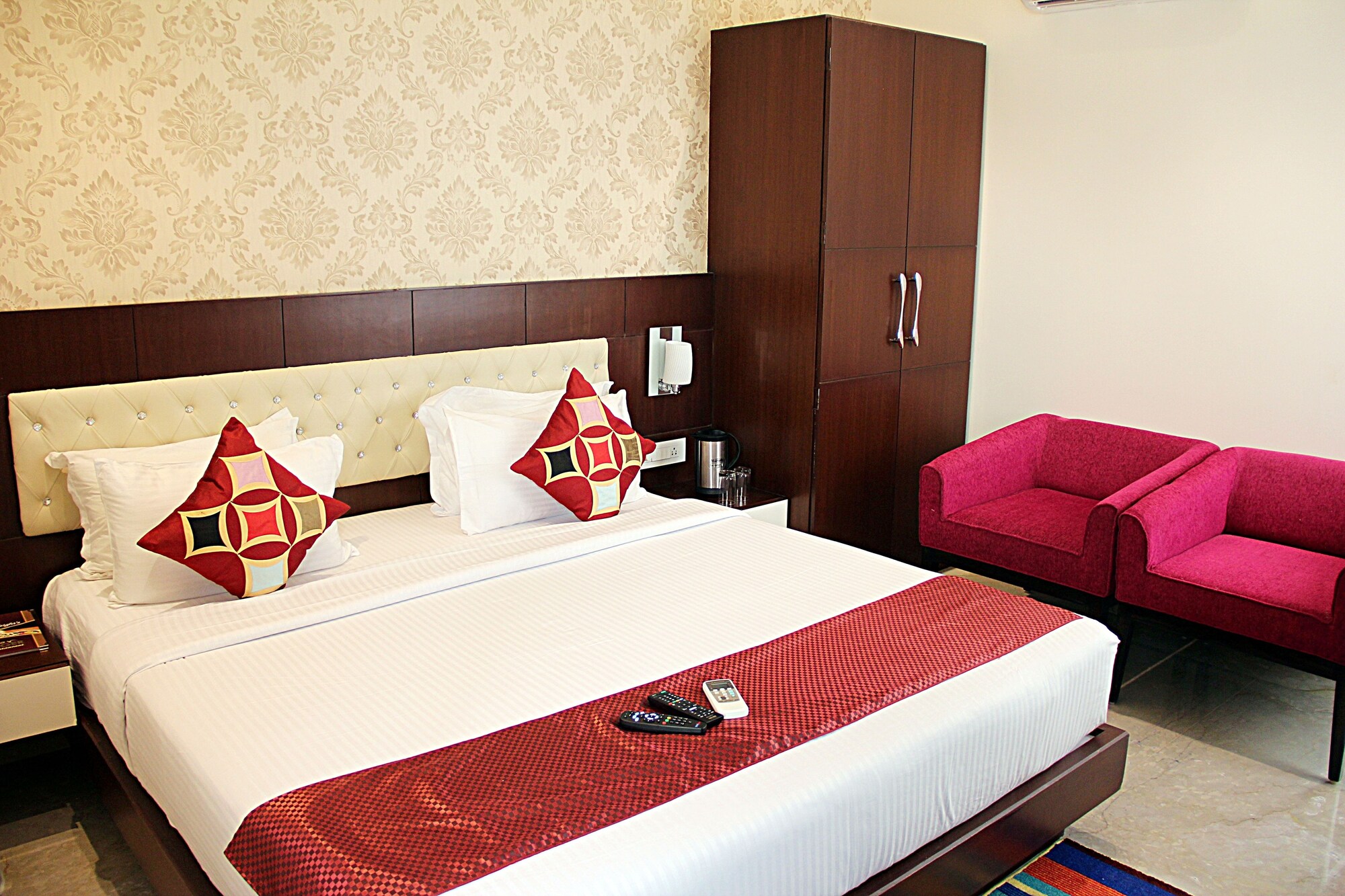 DELUXE, DOUBLE BED