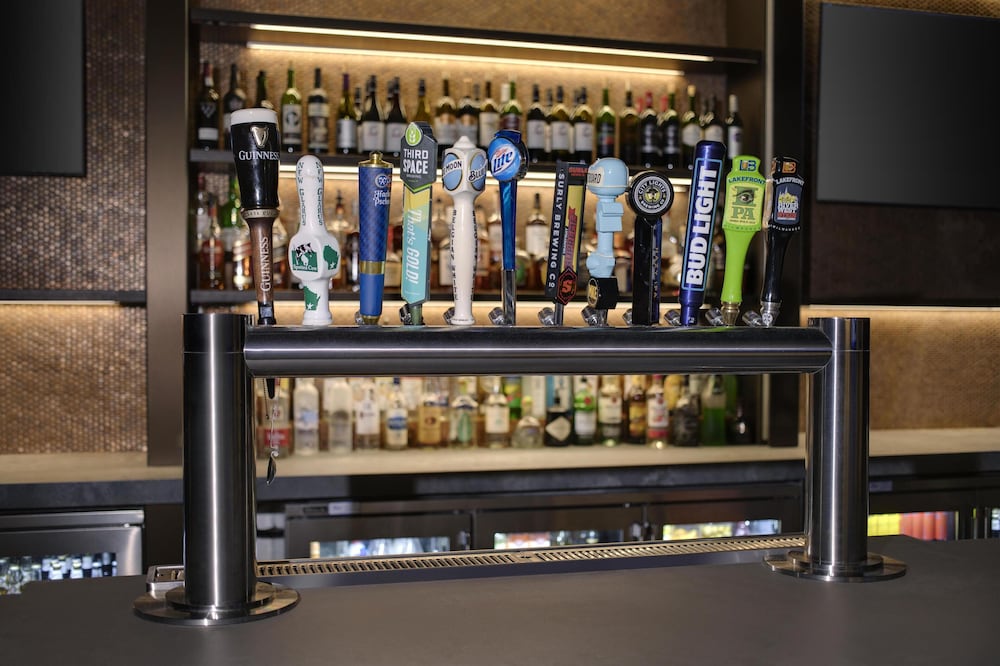 Hyatt Regency Milwaukee 24/73