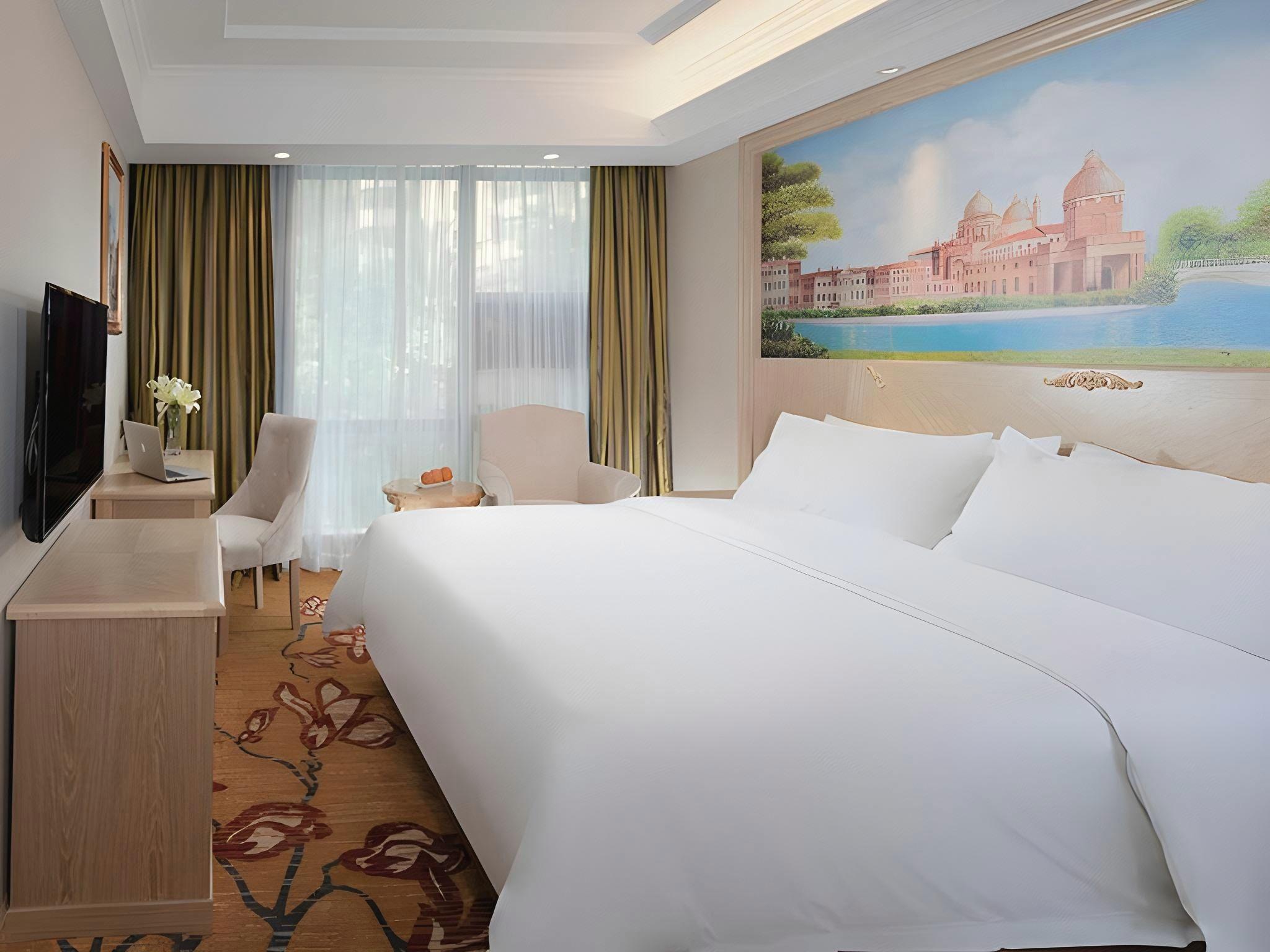 Vienna Hotel (Shenzhen Window of the World, Qiaocheng East Metro Station) 26/59