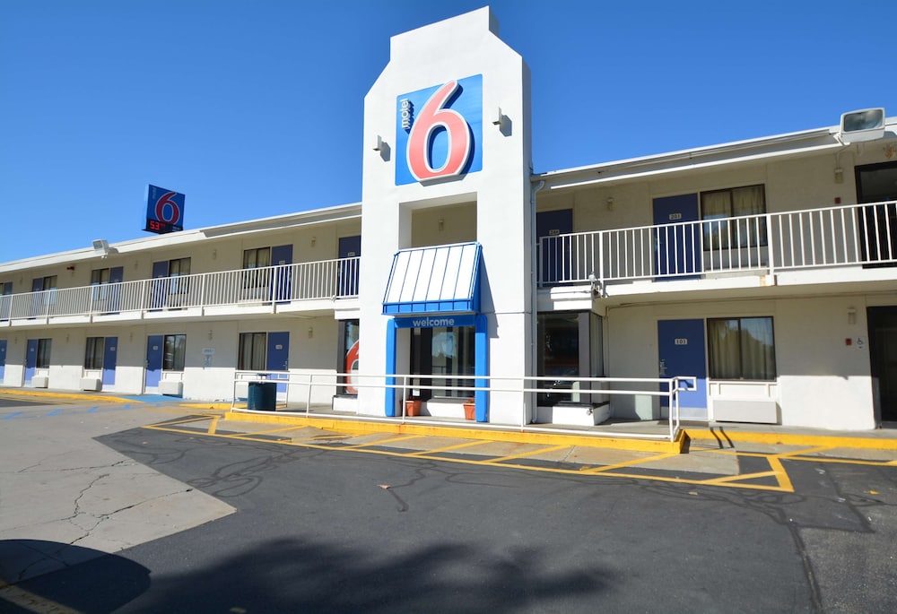 Motel6 Chicopee, MA - Springfield 30/37