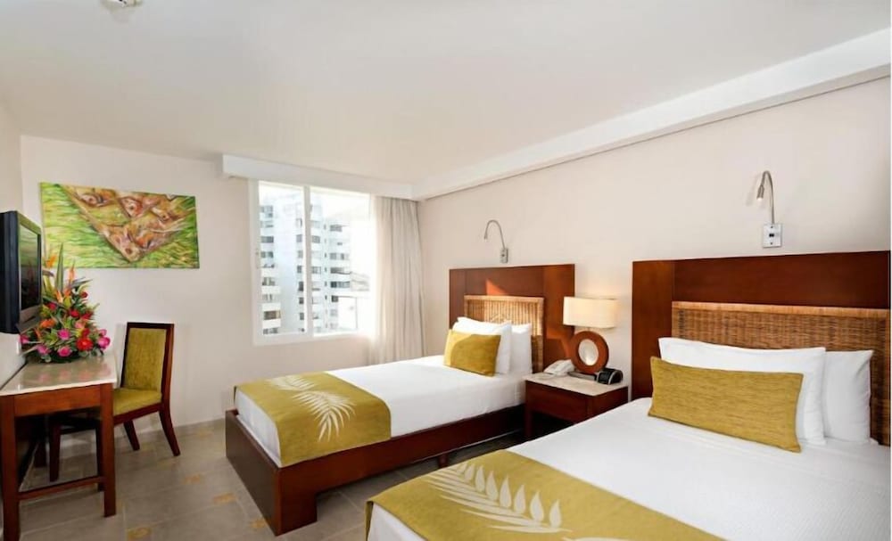 STANDARD, TWIN BEDS, CITY VIEW