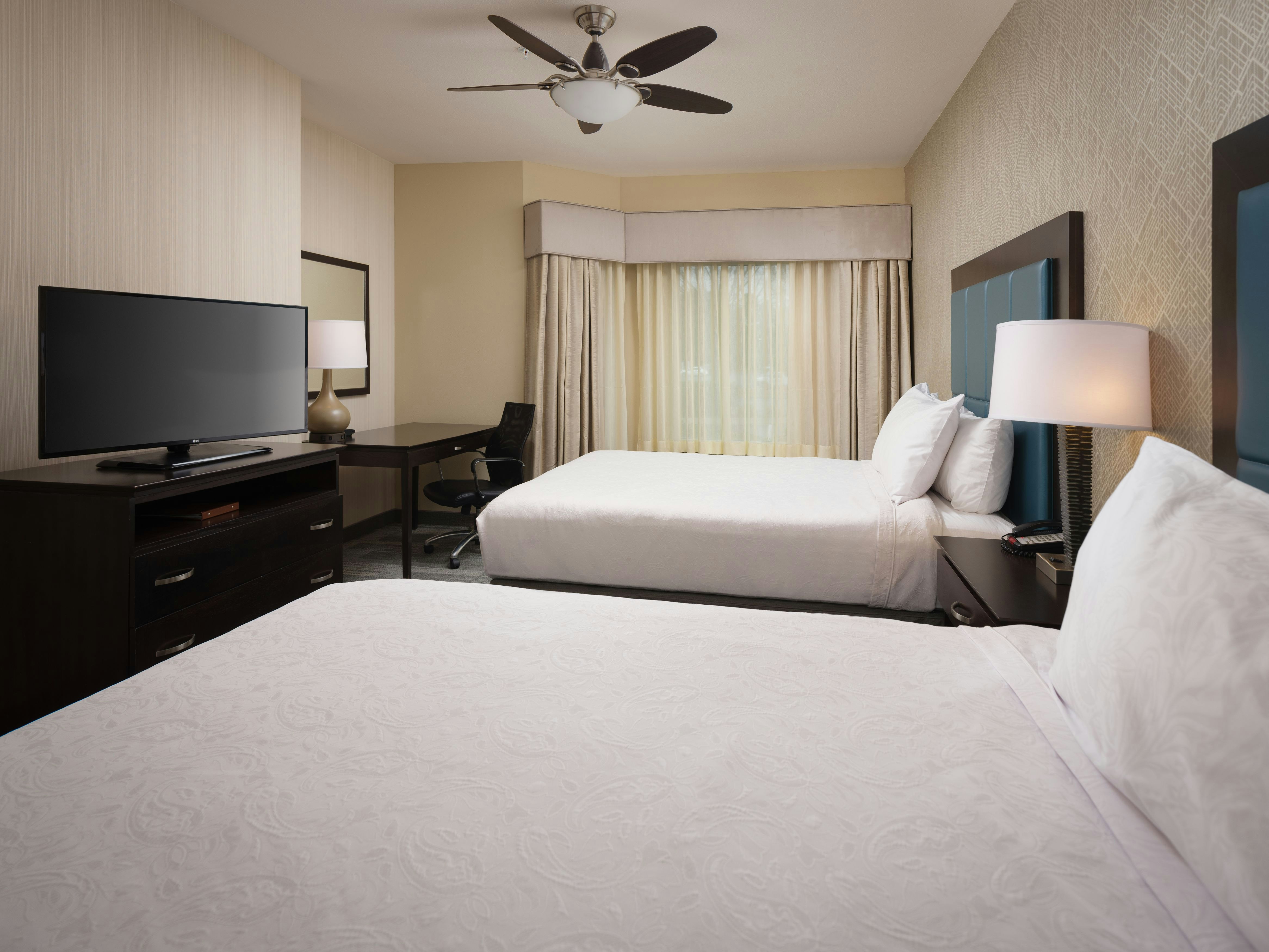 Suite, 2 Queen Beds, Accessible