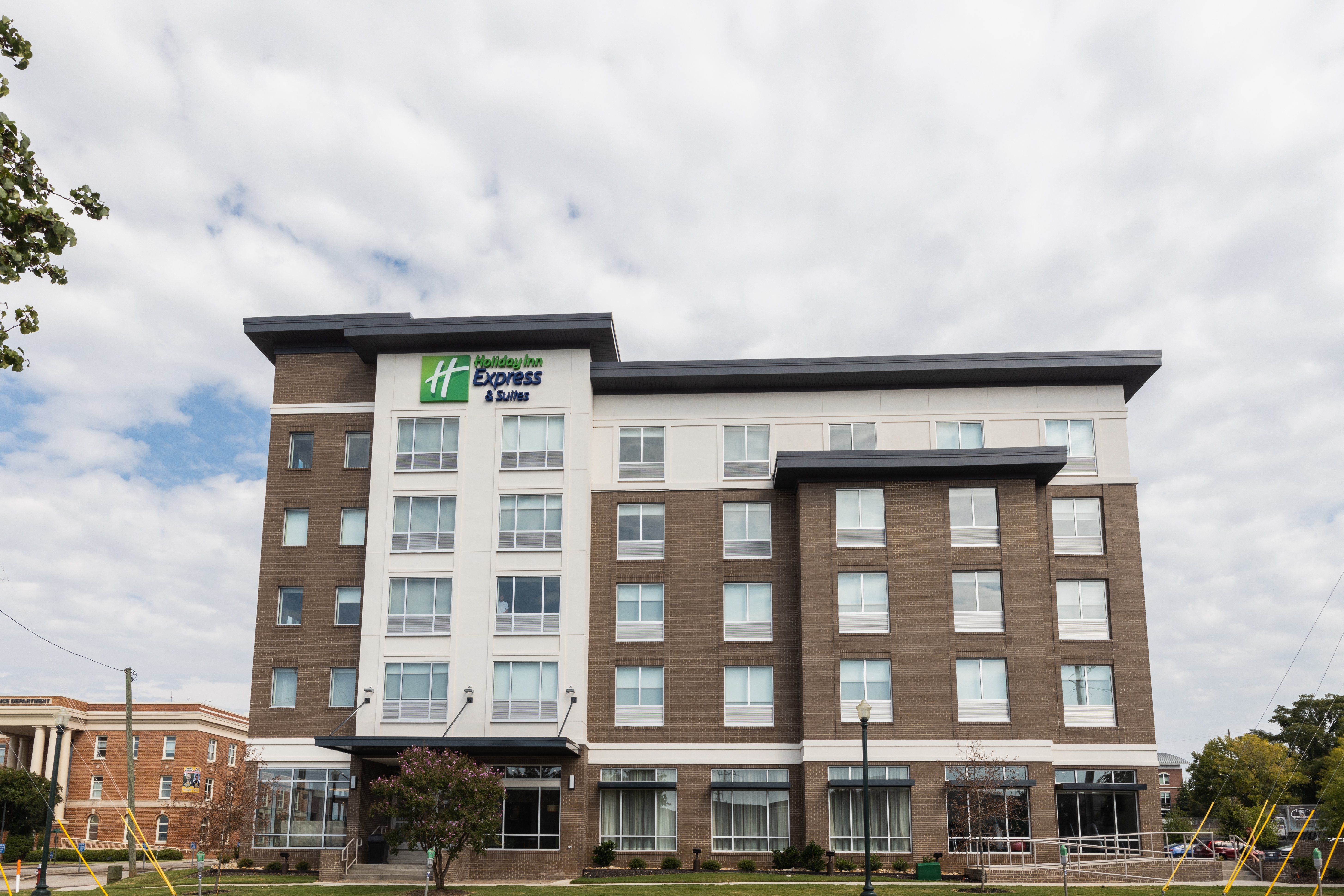Holiday Inn Express & Suites Columbia Downtown – The Vista 6/60