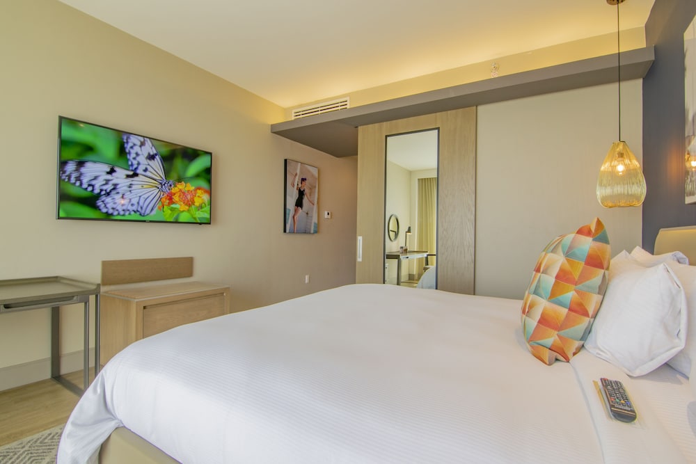 غرفة ديلوكس بسرير كينج بإطلالة على البحر، Torre Lucerna Hotel Ensenada 2/11